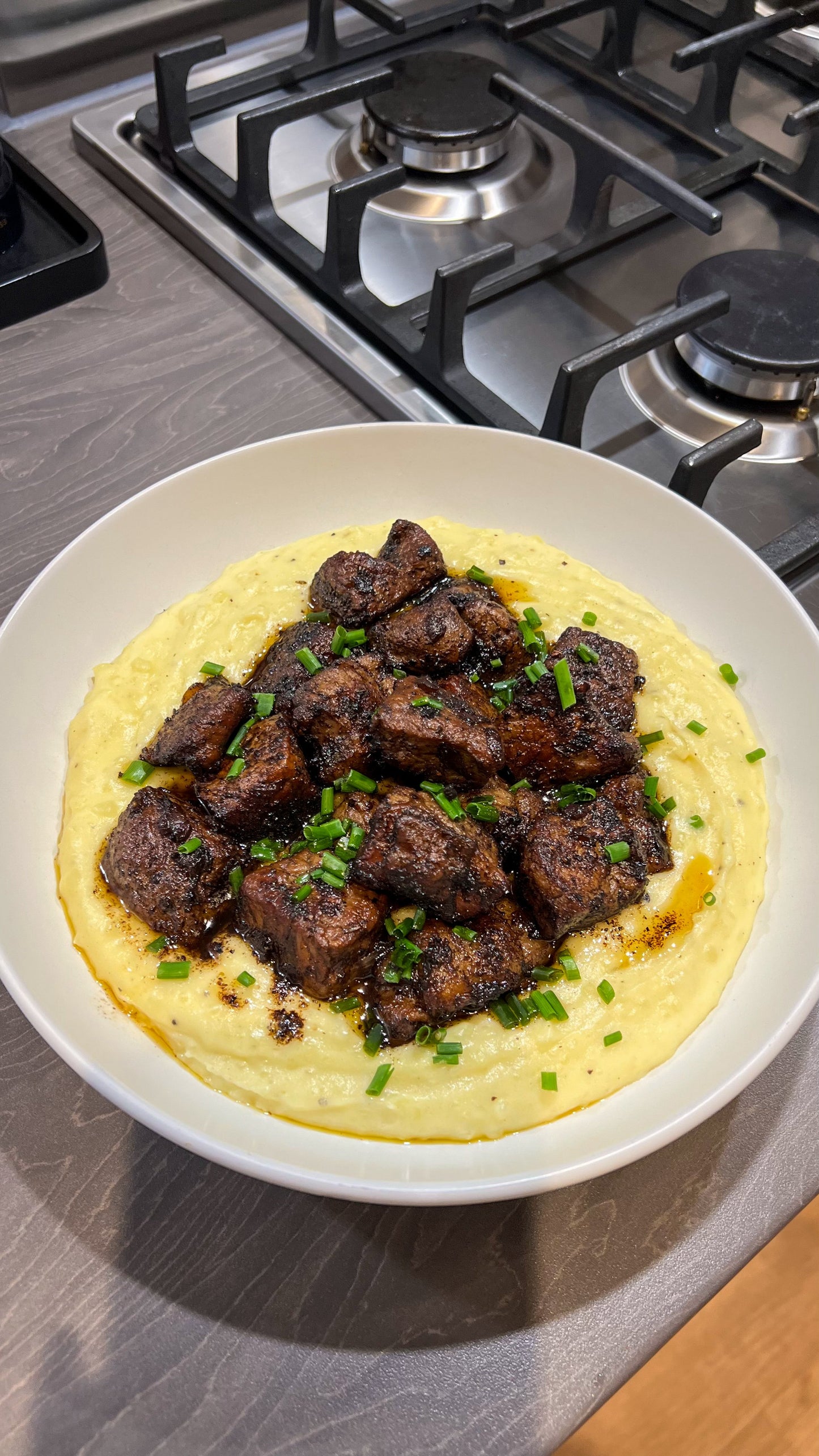 Garlic Steak Bites & Creamy Mash
